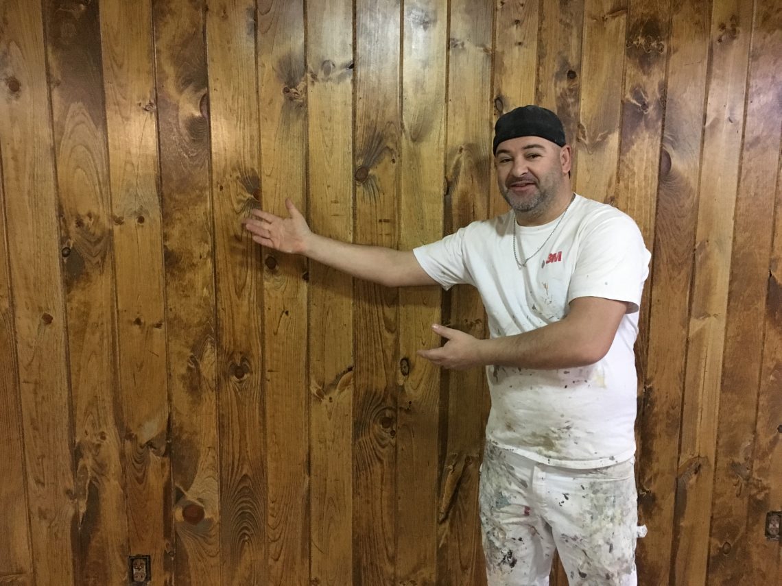 A man showing wooden walls