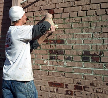 pointing-pic Brick painting
