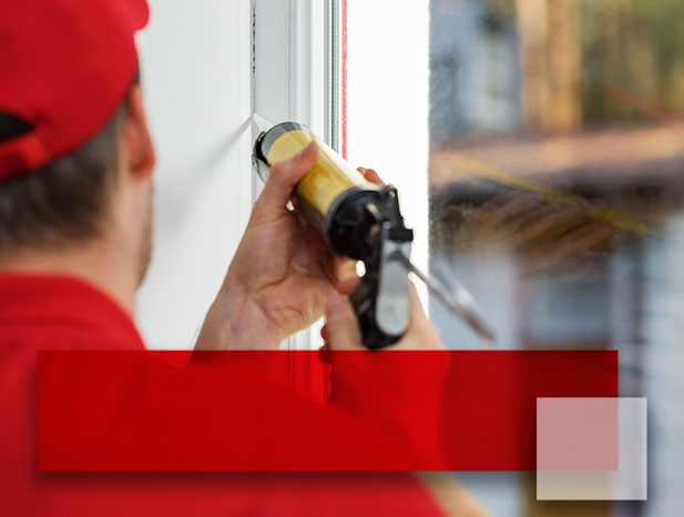 intext-5dee6a0d912da Man caulking trim